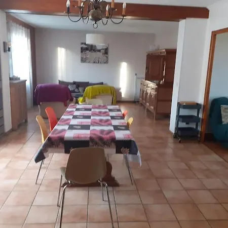 De La Traverse, 2 A 6 Personnes