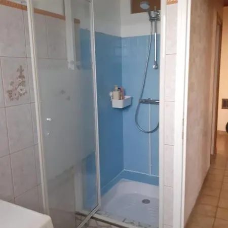 De La Traverse, 2 A 6 Personnes