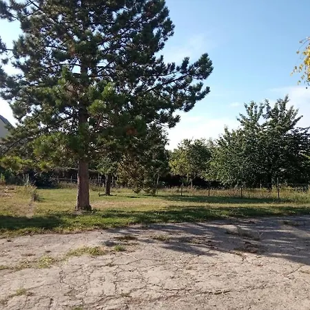 De La Traverse, 2 A 6 Personnes