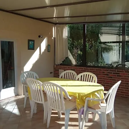 De La Traverse, 2 A 6 Personnes Holiday home Allemant